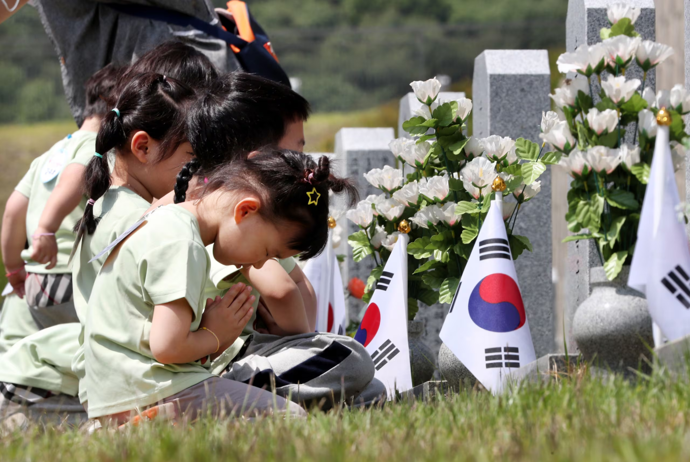 현충일은 왜 6월 6일일까? ​고려 시대 볍씨 부리던 날에 나라 지키다 숨진 병사들 추모했어요