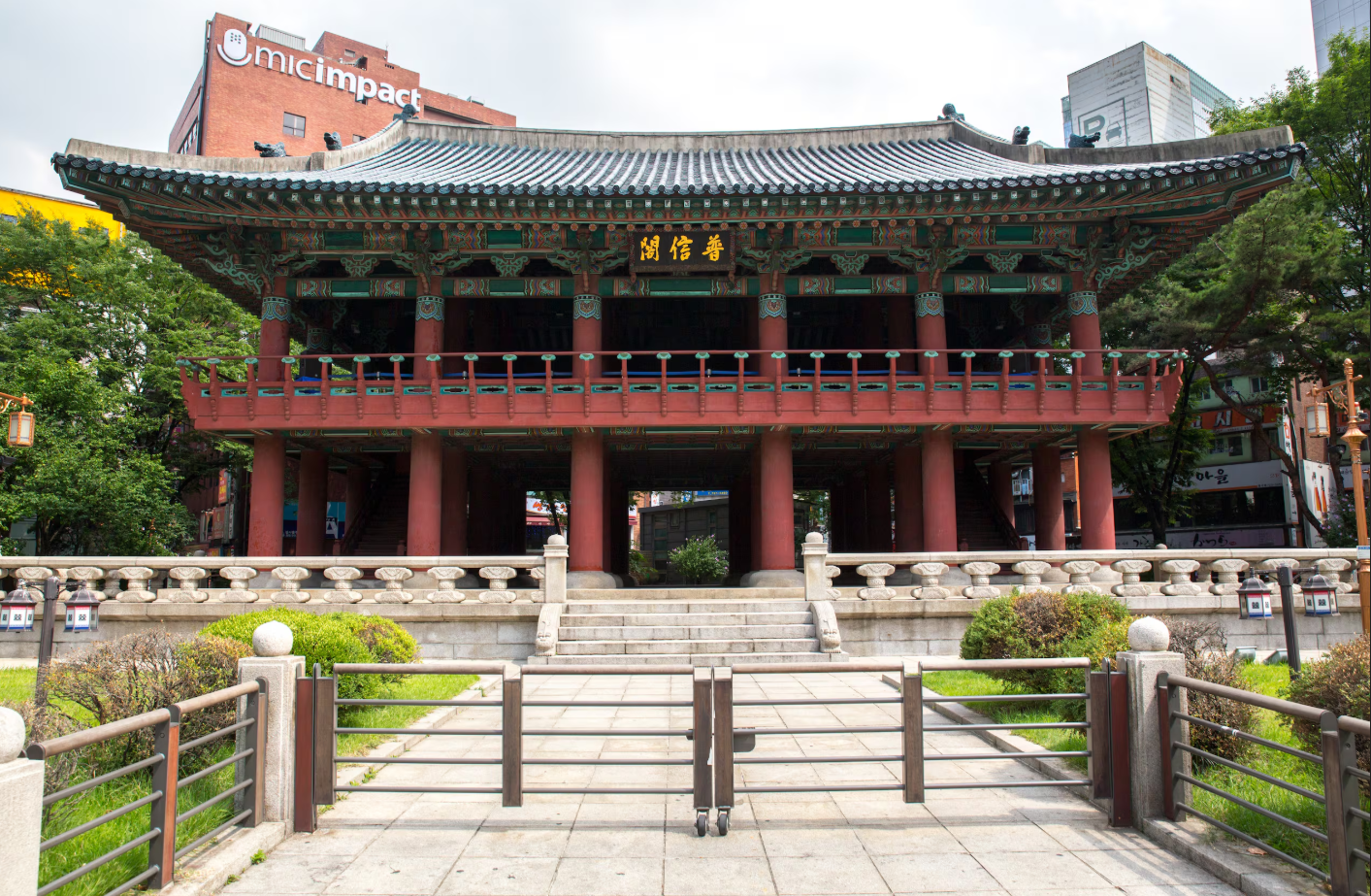 제야의 종으로 새해 알리는 '보신각' 조선 시대, 새벽 4시에 종 33번 쳐서 성문 열었대요