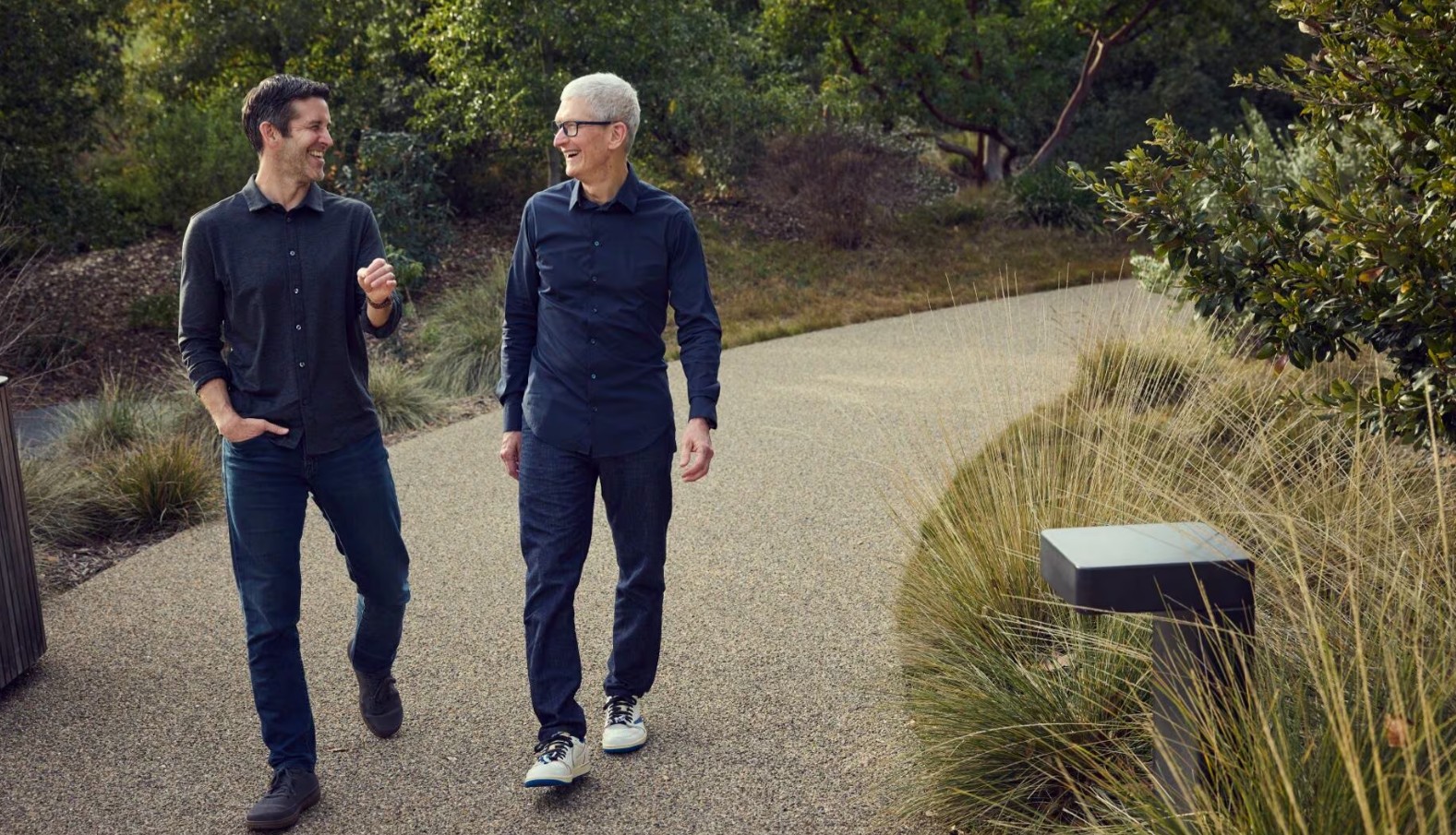 스티브 잡스·팀 쿡 이어 애플 CEO 바통 받은 존 터너스, '온디바이스 AI'로 애플 부활시킬까?