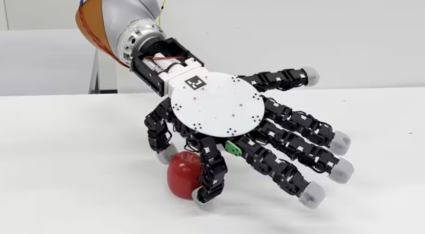 로봇서 손 '뚝' 빠지더니 혼자 돌아디니며 물건 들어줘요!